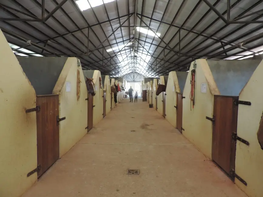 Fazenda / Haras com 30 quartos à venda, 8m2 em Parateí do Meio, Jacarei - SP - imagem 6 Foto 6 de Fazenda / Haras com 30 quartos à venda, 8m2 em Parateí do Meio, Jacarei - SP