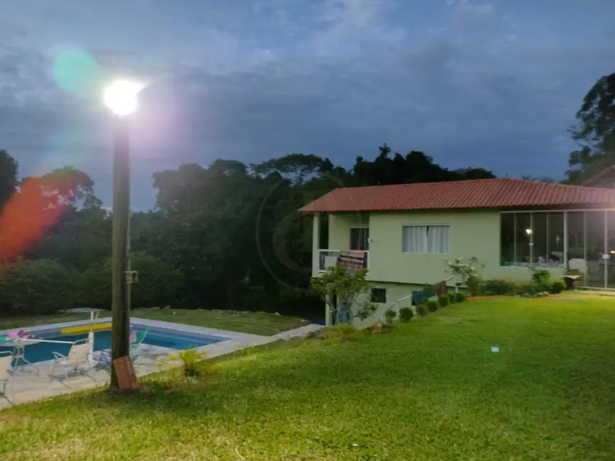 Chácara com 3 quartos à venda, 200m2 em Paraibuna - SP - imagem 4 Foto 4 de Chácara com 3 quartos à venda, 200m2 em Paraibuna - SP