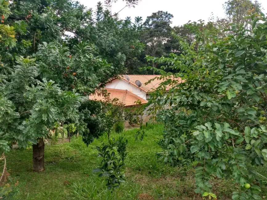 Chácara com 3 quartos à venda, 200m2 em Paraibuna - SP - imagem 2 Foto 2 de Chácara com 3 quartos à venda, 200m2 em Paraibuna - SP