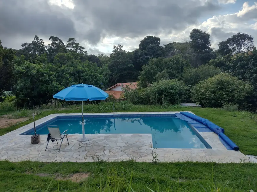 Chácara com 3 quartos à venda, 200m2 em Paraibuna - SP - imagem 3 Foto 3 de Chácara com 3 quartos à venda, 200m2 em Paraibuna - SP