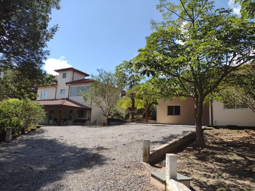 Chácara com 5 quartos à venda, 500m2 em Paraibuna - SP - imagem 5 Foto 5 de Chácara com 5 quartos à venda, 500m2 em Paraibuna - SP