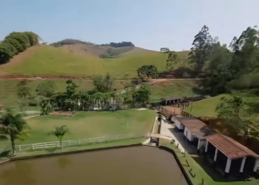 Sítio / Rancho com 3 quartos à venda, 250m2 em Paraibuna - SP - imagem 9 Foto 9 de Sítio / Rancho com 3 quartos à venda, 250m2 em Paraibuna - SP