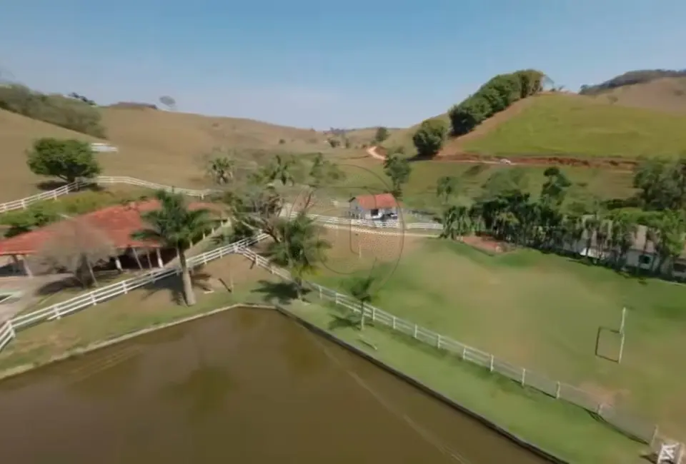Sítio / Rancho com 3 quartos à venda, 250m2 em Paraibuna - SP - imagem 5 Foto 5 de Sítio / Rancho com 3 quartos à venda, 250m2 em Paraibuna - SP
