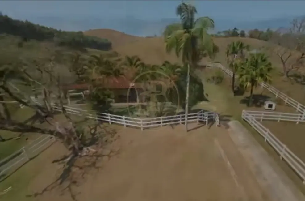 Sítio / Rancho com 3 quartos à venda, 250m2 em Paraibuna - SP - imagem 8 Foto 8 de Sítio / Rancho com 3 quartos à venda, 250m2 em Paraibuna - SP