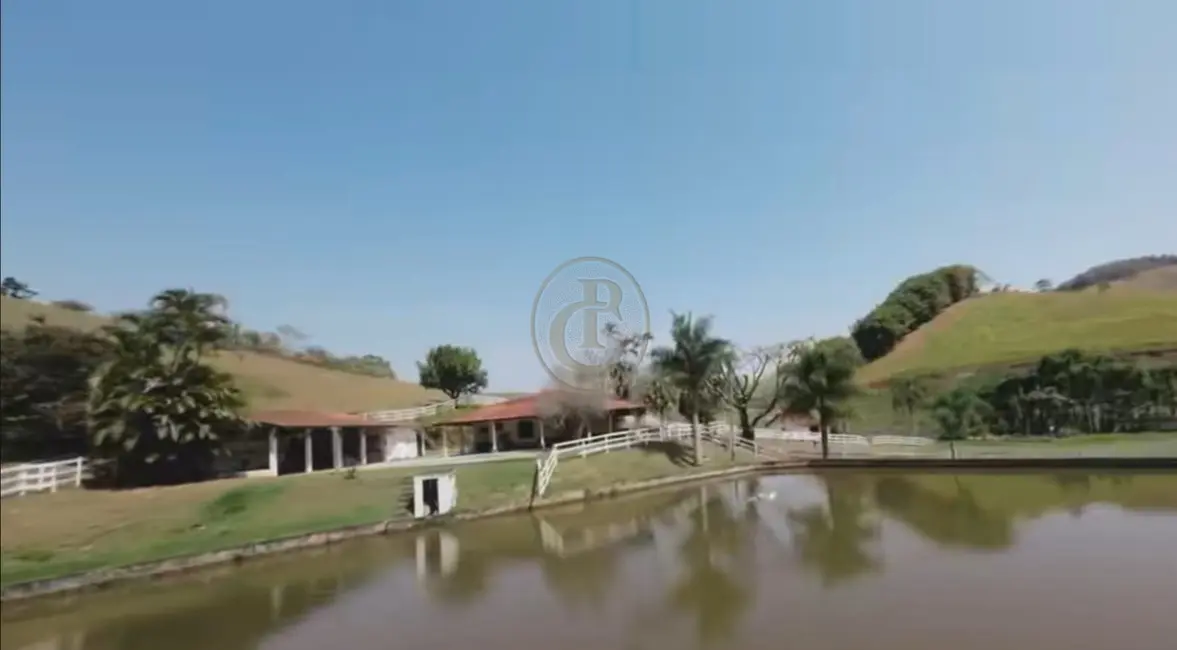Sítio / Rancho com 3 quartos à venda, 250m2 em Paraibuna - SP - imagem 3 Foto 3 de Sítio / Rancho com 3 quartos à venda, 250m2 em Paraibuna - SP