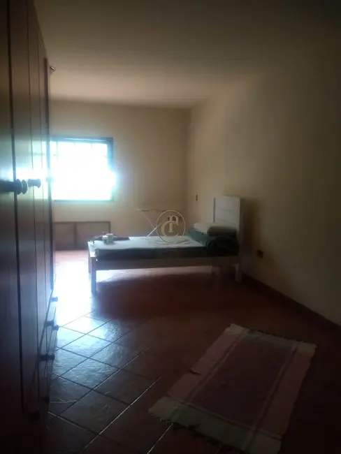 Chácara com 6 quartos à venda, 400m2 em Centro, Paraibuna - SP - imagem 4 Foto 4 de Chácara com 6 quartos à venda, 400m2 em Centro, Paraibuna - SP