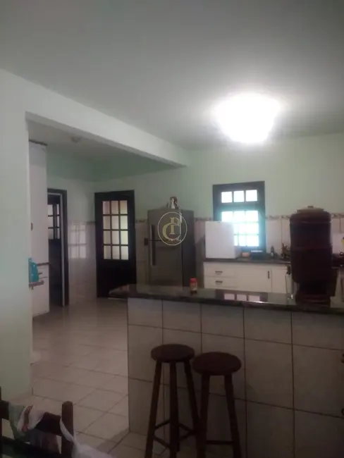Chácara com 6 quartos à venda, 400m2 em Centro, Paraibuna - SP - imagem 3 Foto 3 de Chácara com 6 quartos à venda, 400m2 em Centro, Paraibuna - SP