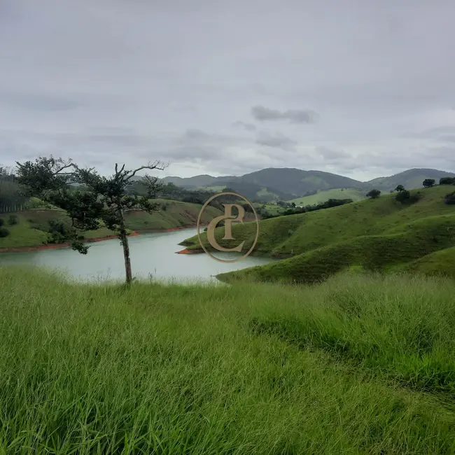 Sítio / Rancho com 5 quartos à venda, 300m2 em Paraibuna - SP - imagem 1 Foto 1 de Sítio / Rancho com 5 quartos à venda, 300m2 em Paraibuna - SP