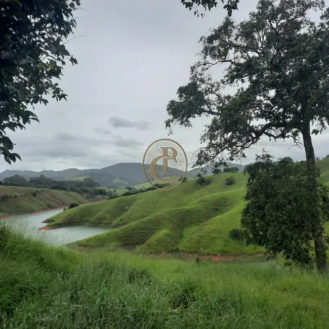 Sítio / Rancho com 5 quartos à venda, 300m2 em Paraibuna - SP - imagem 4 Foto 4 de Sítio / Rancho com 5 quartos à venda, 300m2 em Paraibuna - SP