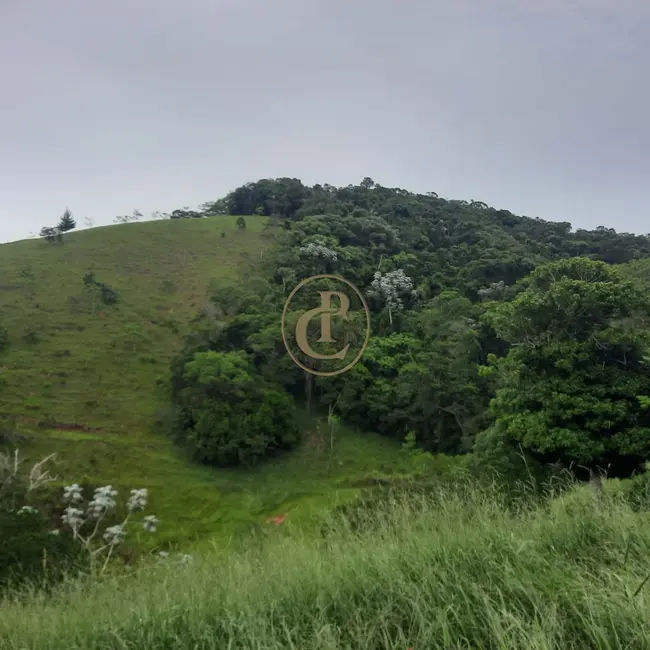Sítio / Rancho com 5 quartos à venda, 300m2 em Paraibuna - SP - imagem 2 Foto 2 de Sítio / Rancho com 5 quartos à venda, 300m2 em Paraibuna - SP