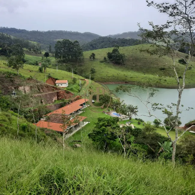 Sítio / Rancho com 5 quartos à venda, 300m2 em Paraibuna - SP - imagem 9 Foto 9 de Sítio / Rancho com 5 quartos à venda, 300m2 em Paraibuna - SP