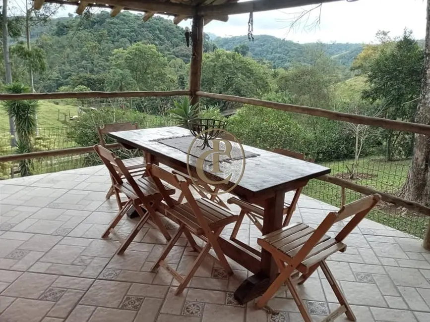 Sítio / Rancho com 2 quartos à venda, 200m2 em Paraibuna - SP - imagem 3 Foto 3 de Sítio / Rancho com 2 quartos à venda, 200m2 em Paraibuna - SP