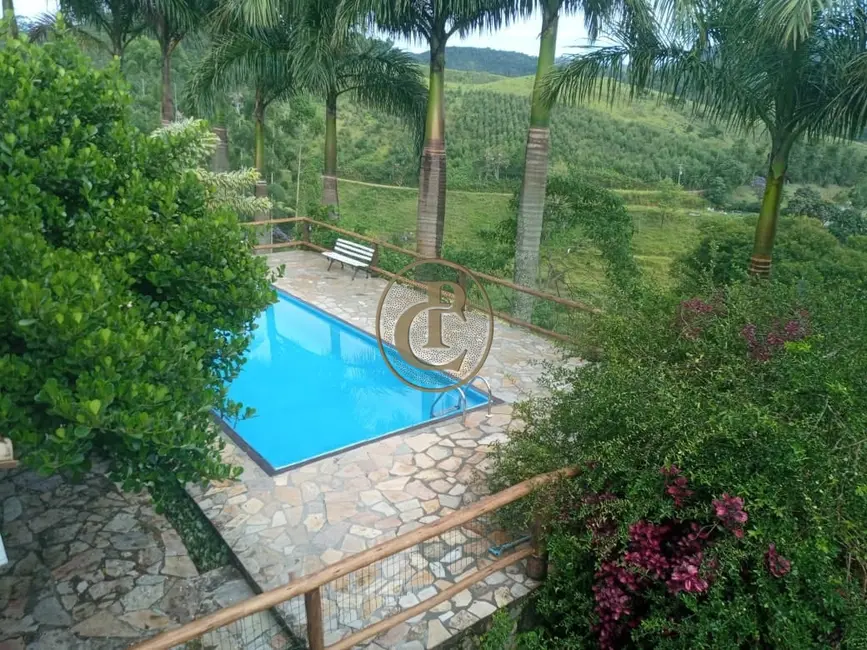 Sítio / Rancho com 5 quartos à venda, 150m2 em Paraibuna - SP - imagem 3 Foto 3 de Sítio / Rancho com 5 quartos à venda, 150m2 em Paraibuna - SP