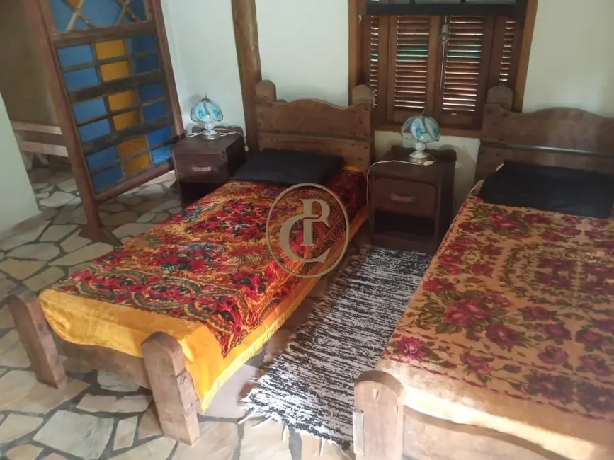 Sítio / Rancho com 5 quartos à venda, 150m2 em Paraibuna - SP - imagem 4 Foto 4 de Sítio / Rancho com 5 quartos à venda, 150m2 em Paraibuna - SP