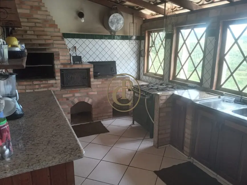 Sítio / Rancho com 5 quartos à venda, 150m2 em Paraibuna - SP - imagem 6 Foto 6 de Sítio / Rancho com 5 quartos à venda, 150m2 em Paraibuna - SP