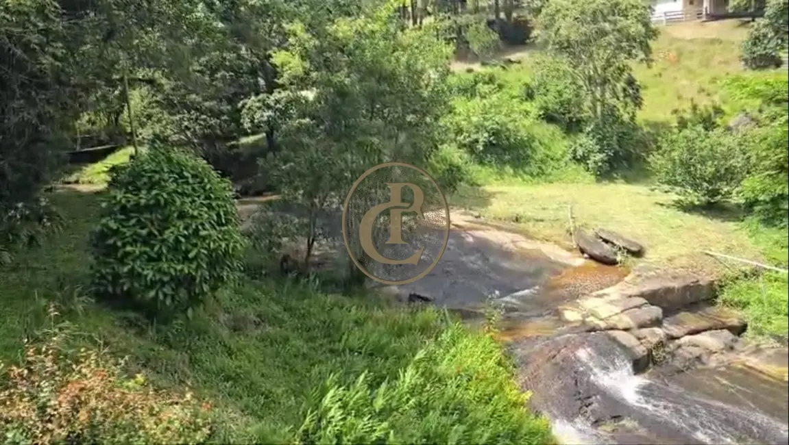 Fazenda / Haras com 3 quartos à venda, 250m2 em Paraibuna - SP - imagem 1 Foto 1 de Fazenda / Haras com 3 quartos à venda, 250m2 em Paraibuna - SP