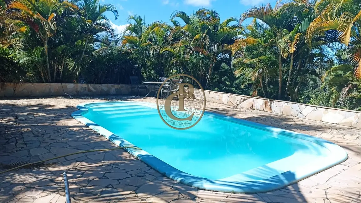 Chácara com 4 quartos à venda, 200m2 em Paraibuna - SP - imagem 1 Foto 1 de Chácara com 4 quartos à venda, 200m2 em Paraibuna - SP