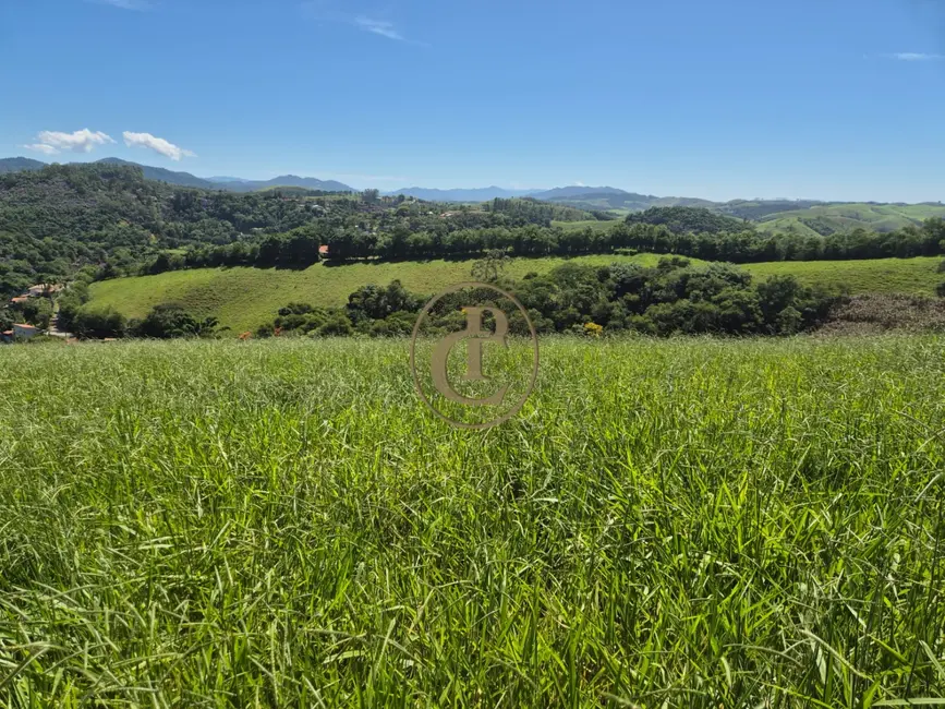 Sítio / Rancho com 3 quartos à venda, 250m2 em Sao Jose Dos Campos - SP - imagem 8 Foto 8 de Sítio / Rancho com 3 quartos à venda, 250m2 em Sao Jose Dos Campos - SP