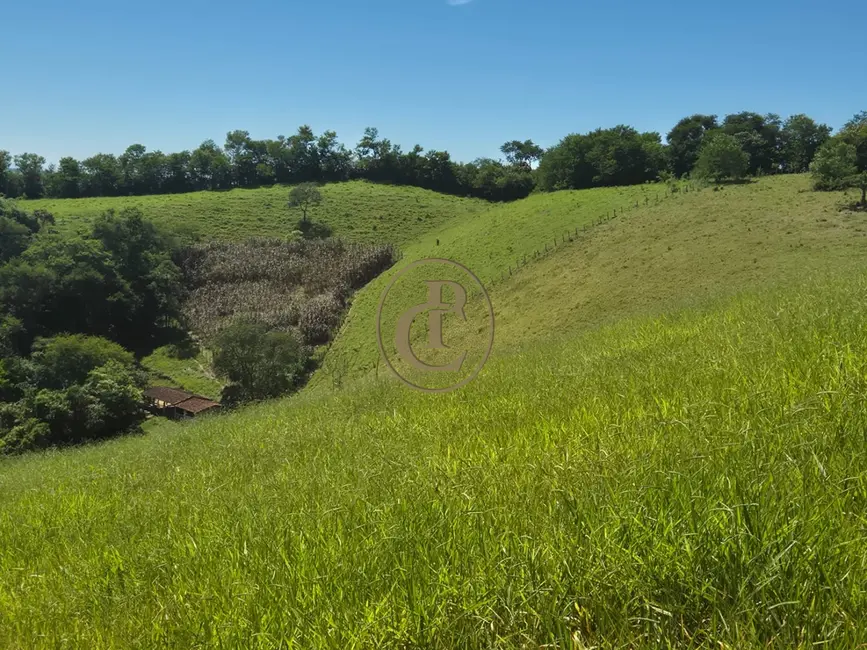 Sítio / Rancho com 3 quartos à venda, 250m2 em Sao Jose Dos Campos - SP - imagem 9 Foto 9 de Sítio / Rancho com 3 quartos à venda, 250m2 em Sao Jose Dos Campos - SP
