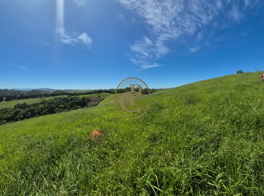 Sítio / Rancho com 3 quartos à venda, 250m2 em Sao Jose Dos Campos - SP - imagem 7 Foto 7 de Sítio / Rancho com 3 quartos à venda, 250m2 em Sao Jose Dos Campos - SP