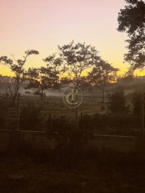 Sítio / Rancho com 3 quartos à venda, 250m2 em Sao Jose Dos Campos - SP - imagem 4 Foto 4 de Sítio / Rancho com 3 quartos à venda, 250m2 em Sao Jose Dos Campos - SP