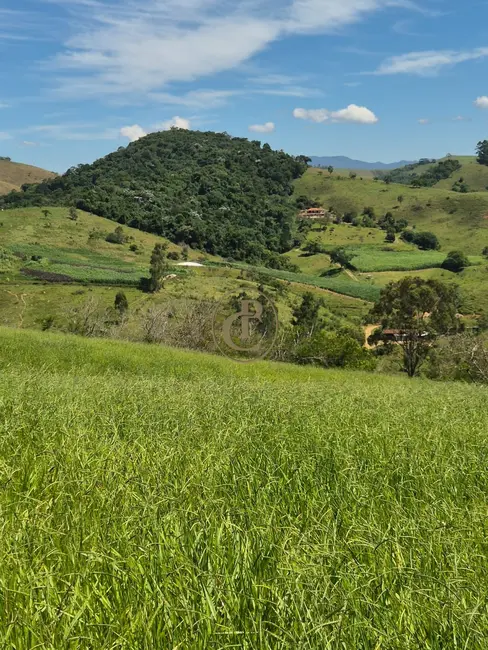 Sítio / Rancho com 3 quartos à venda, 250m2 em Sao Jose Dos Campos - SP - imagem 3 Foto 3 de Sítio / Rancho com 3 quartos à venda, 250m2 em Sao Jose Dos Campos - SP