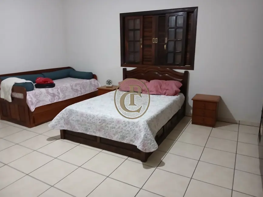 Sítio / Rancho com 3 quartos à venda, 150m2 em Paraibuna - SP - imagem 2 Foto 2 de Sítio / Rancho com 3 quartos à venda, 150m2 em Paraibuna - SP