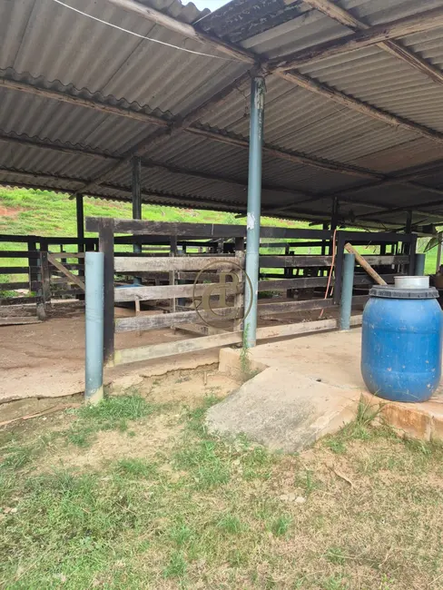 Sítio / Rancho com 3 quartos à venda, 150m2 em Paraibuna - SP - imagem 8 Foto 8 de Sítio / Rancho com 3 quartos à venda, 150m2 em Paraibuna - SP