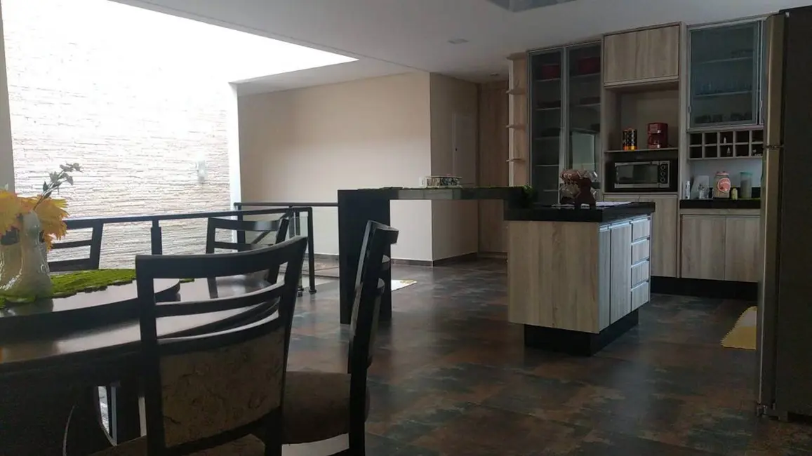 Casa de Condomínio com 4 quartos à venda, 300m2 em Jardim Colônia, Jacarei - SP - imagem 4 Foto 4 de Casa de Condomínio com 4 quartos à venda, 300m2 em Jardim Colônia, Jacarei - SP