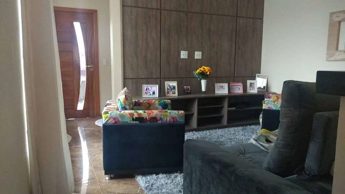 Casa de Condomínio com 4 quartos à venda, 300m2 em Jardim Colônia, Jacarei - SP - imagem 2 Foto 2 de Casa de Condomínio com 4 quartos à venda, 300m2 em Jardim Colônia, Jacarei - SP