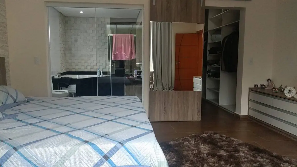 Casa de Condomínio com 4 quartos à venda, 300m2 em Jardim Colônia, Jacarei - SP - imagem 9 Foto 9 de Casa de Condomínio com 4 quartos à venda, 300m2 em Jardim Colônia, Jacarei - SP