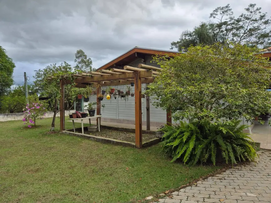 Foto 1 de Chácara com 3 quartos à venda, 3850m2 em Vila Santos, Cacapava - SP
