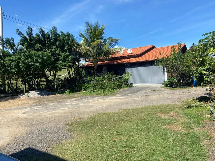 Foto 4 de Sítio / Rancho com 3 quartos à venda, 200m2 em Vila Santos, Cacapava - SP