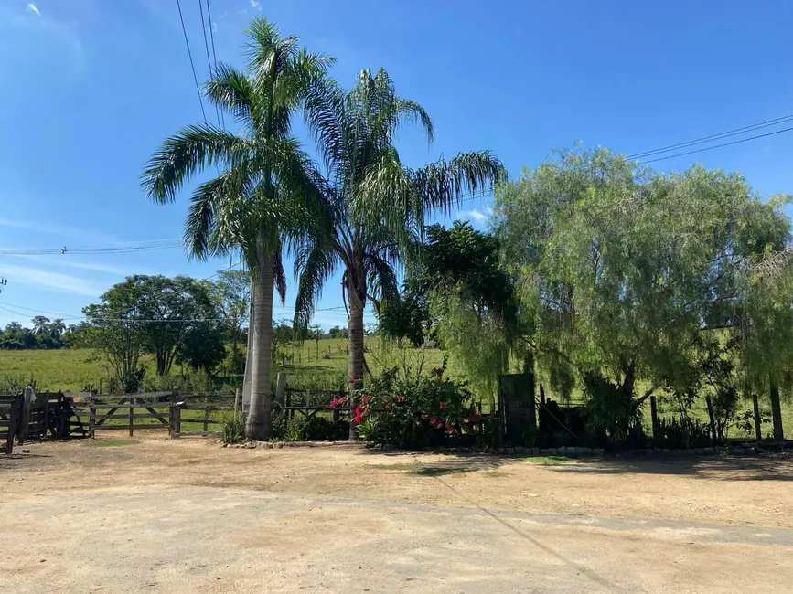 Foto 1 de Sítio / Rancho com 3 quartos à venda, 200m2 em Vila Santos, Cacapava - SP