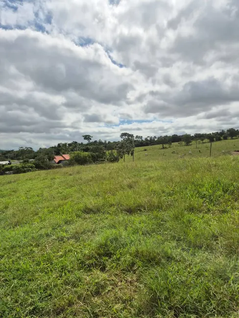 Foto 9 de Sítio / Rancho com 3 quartos à venda, 200m2 em Vila Santos, Cacapava - SP