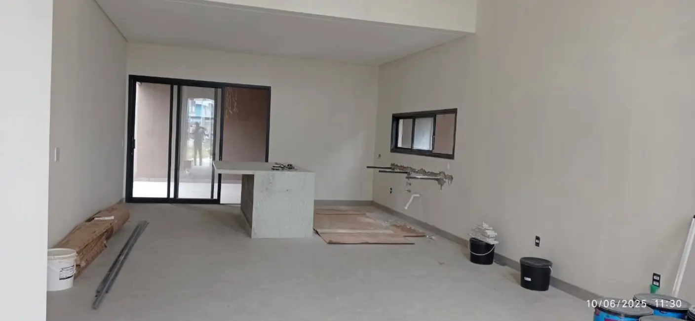 Casa à venda, 250m2 em Sao Jose Dos Campos - SP - imagem 2 Foto 2 de Casa à venda, 250m2 em Sao Jose Dos Campos - SP