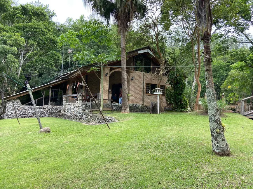 Sítio / Rancho com 3 quartos à venda, 200m2 em Sao Jose Dos Campos - SP - imagem 3 Foto 3 de Sítio / Rancho com 3 quartos à venda, 200m2 em Sao Jose Dos Campos - SP