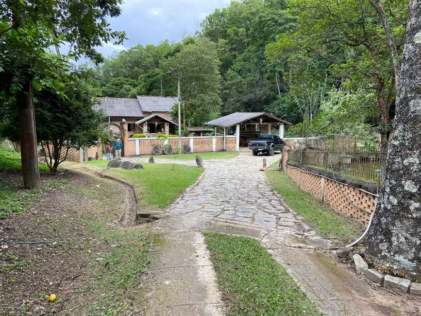 Sítio / Rancho com 3 quartos à venda, 200m2 em Sao Jose Dos Campos - SP - imagem 5 Foto 5 de Sítio / Rancho com 3 quartos à venda, 200m2 em Sao Jose Dos Campos - SP