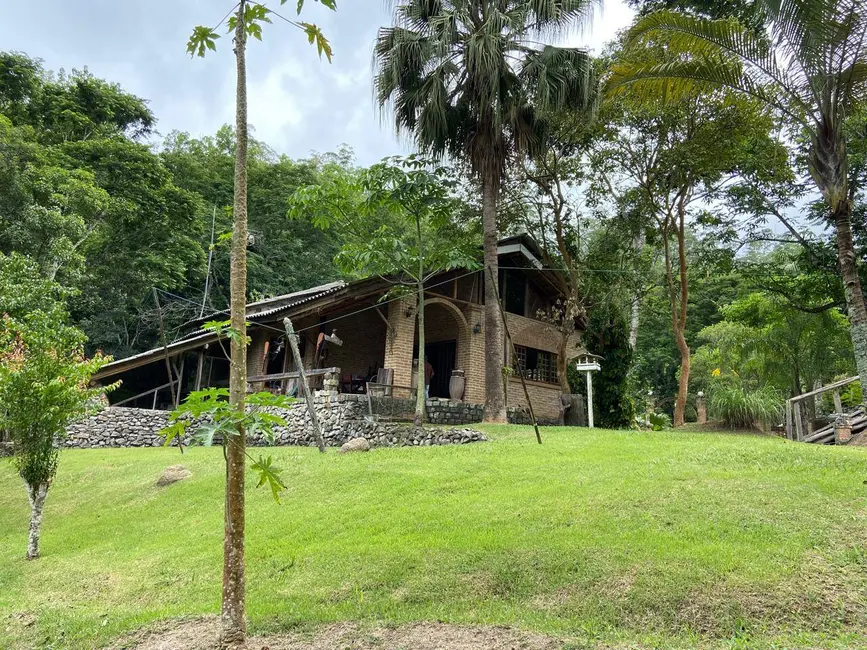 Sítio / Rancho com 3 quartos à venda, 200m2 em Sao Jose Dos Campos - SP - imagem 4 Foto 4 de Sítio / Rancho com 3 quartos à venda, 200m2 em Sao Jose Dos Campos - SP