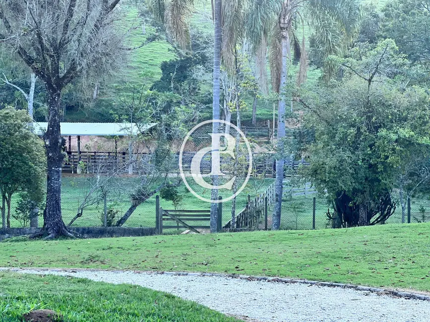 Sítio / Rancho com 4 quartos à venda, 300m2 em Paraibuna - SP - imagem 8 Foto 8 de Sítio / Rancho com 4 quartos à venda, 300m2 em Paraibuna - SP