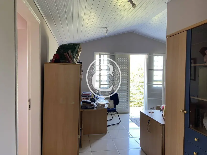 Foto 3 de Chácara com 4 quartos à venda, 190m2 em Chácara Santa Cecília, Cacapava - SP