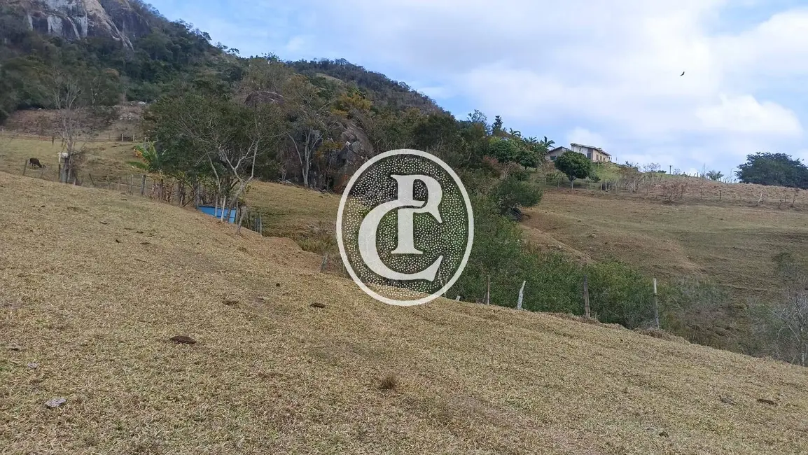 Chácara com 3 quartos à venda, 200m2 em Paraibuna - SP - imagem 2 Foto 2 de Chácara com 3 quartos à venda, 200m2 em Paraibuna - SP
