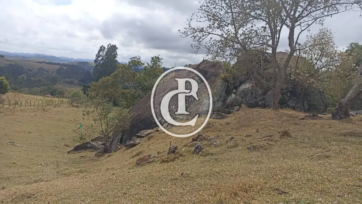 Chácara com 3 quartos à venda, 200m2 em Paraibuna - SP - imagem 1 Foto 1 de Chácara com 3 quartos à venda, 200m2 em Paraibuna - SP