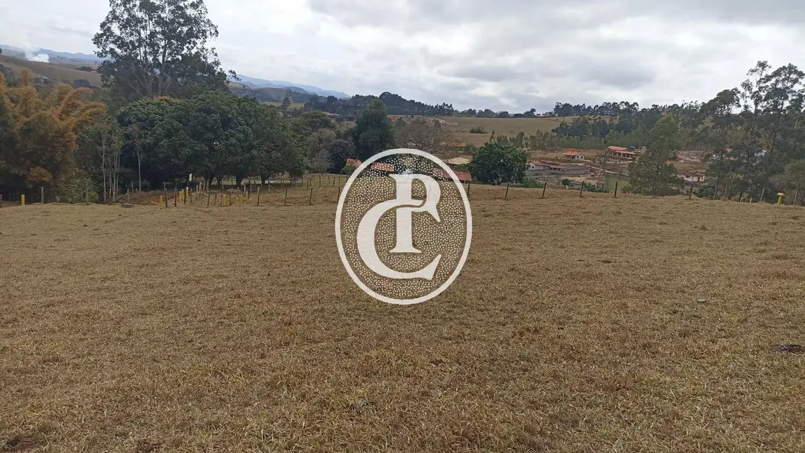 Chácara com 3 quartos à venda, 200m2 em Paraibuna - SP - imagem 3 Foto 3 de Chácara com 3 quartos à venda, 200m2 em Paraibuna - SP