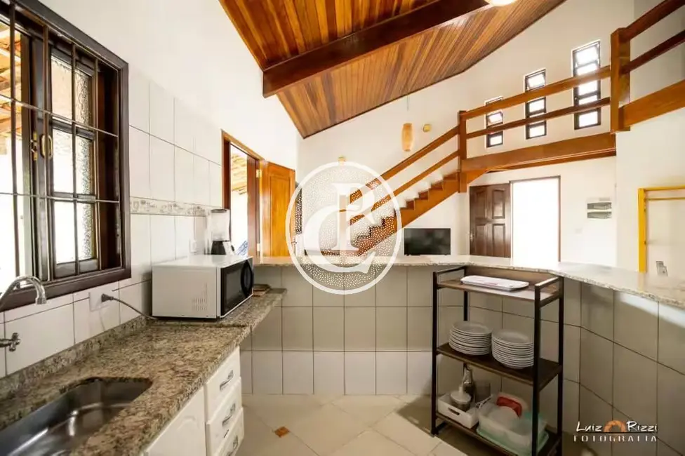 Foto 9 de Casa com 5 quartos à venda, 203m2 em Ubatuba - SP