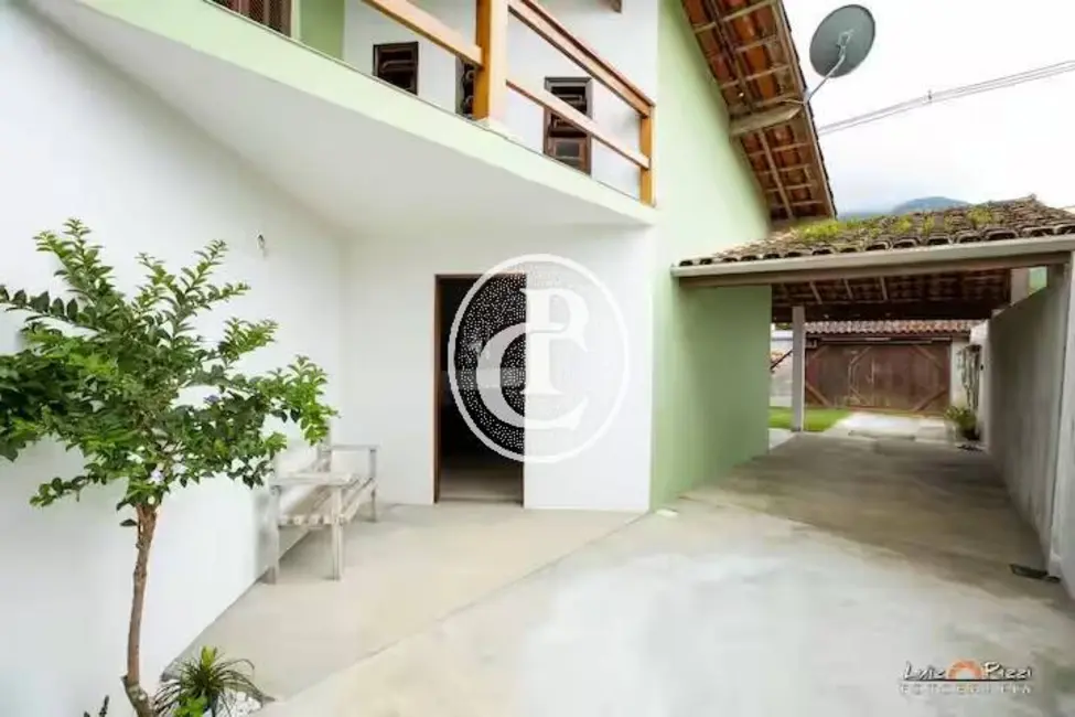 Foto 2 de Casa com 5 quartos à venda, 203m2 em Ubatuba - SP