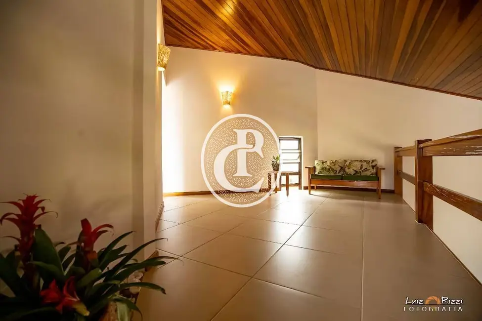 Foto 5 de Casa com 5 quartos à venda, 203m2 em Ubatuba - SP