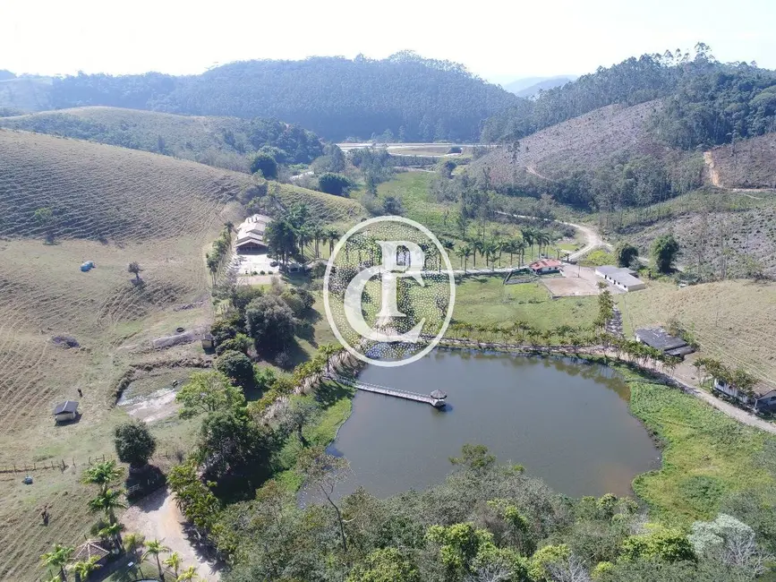 Fazenda / Haras com 5 quartos à venda, 300m2 em Paraibuna - SP - imagem 8 Foto 8 de Fazenda / Haras com 5 quartos à venda, 300m2 em Paraibuna - SP