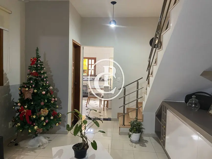 Casa com 3 quartos à venda, 180m2 em Sao Jose Dos Campos - SP - imagem 4 Foto 4 de Casa com 3 quartos à venda, 180m2 em Sao Jose Dos Campos - SP