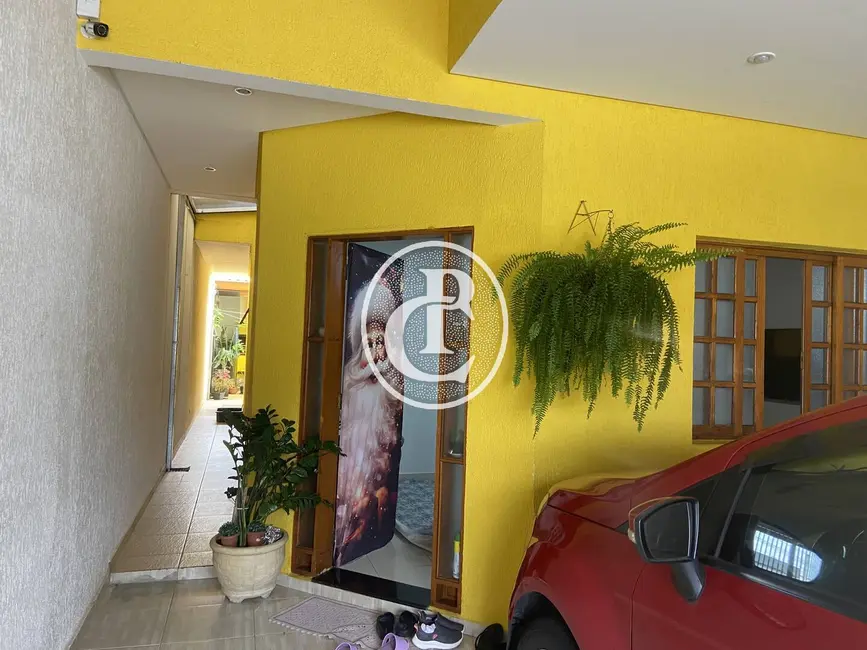 Casa com 3 quartos à venda, 180m2 em Sao Jose Dos Campos - SP - imagem 1 Foto 1 de Casa com 3 quartos à venda, 180m2 em Sao Jose Dos Campos - SP